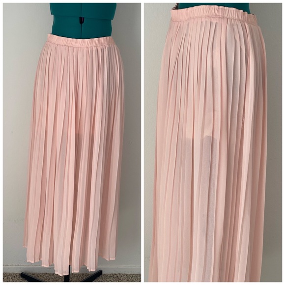 Forever 21 Dresses & Skirts - Women’s blush pink pleated maxi skirt Size M